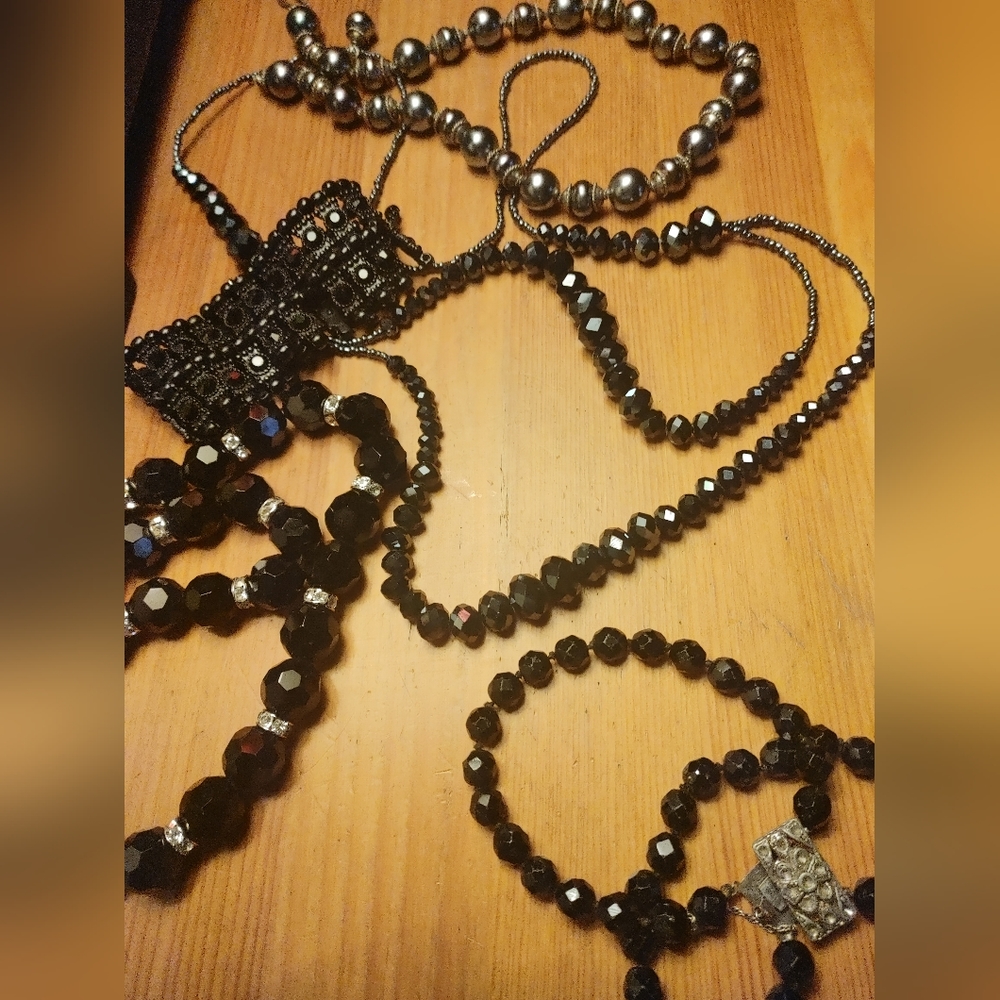 GROUP OF 4 MATCHING BLACK STONE NECKLACES & BRACLET BONUS!